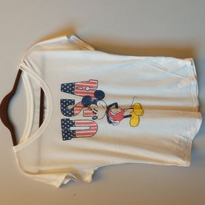 Disney USA Tee ❤️🇺🇲 Ladies Small